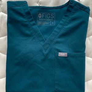 Figs Caribbean blue Catarina top!